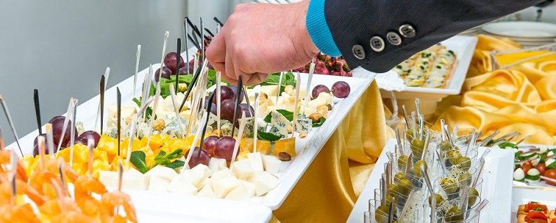 What Menus To Choose For Your Office Party? Hire A Corporate Catering Company!